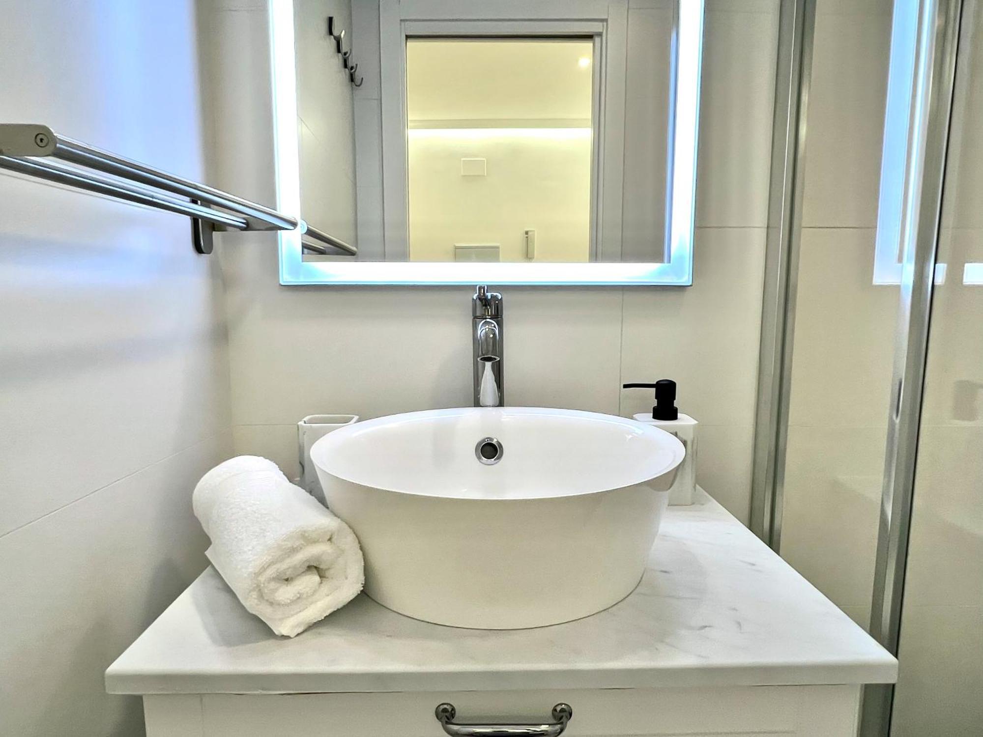 Apartment In The Heart Of Madrid-Piso En Malasana Exterior photo