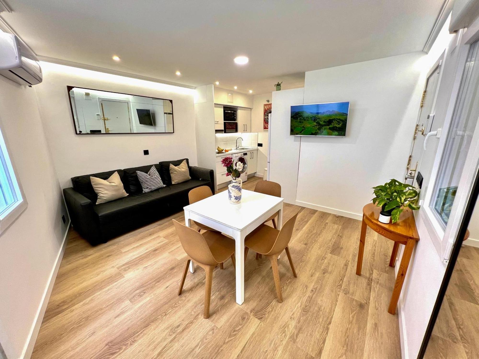 Apartment In The Heart Of Madrid-Piso En Malasana Exterior photo